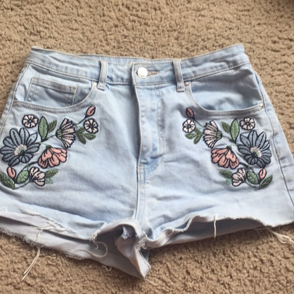 High-waisted Jean shorts with flowers